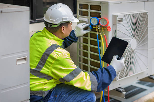 Professional Hvac technician working in Palmetto, FL